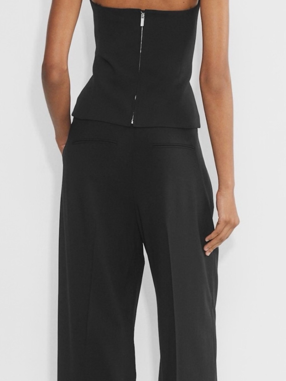 Aritzia Headline Busier Top in Black - Picture 2 of 6